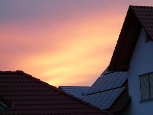 Výhody vlastní sluneční elektrárny na vaší střeše