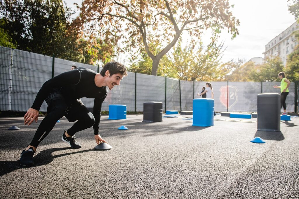 Jak správně kombinovat fitness a stravu během wellness